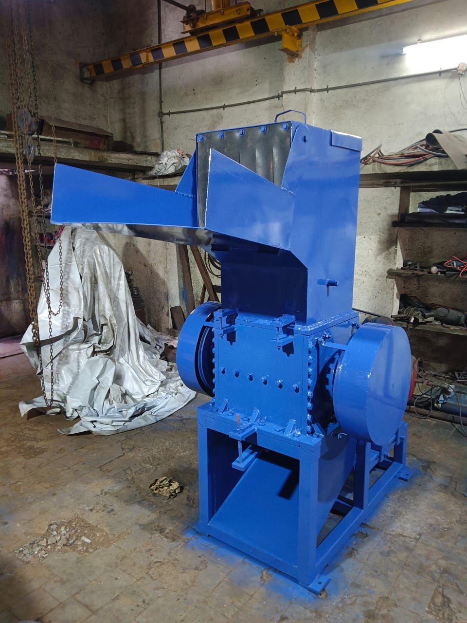 RUBBER PRODUCT AND FILM CHRUSHE (GRINDER) MACHINE