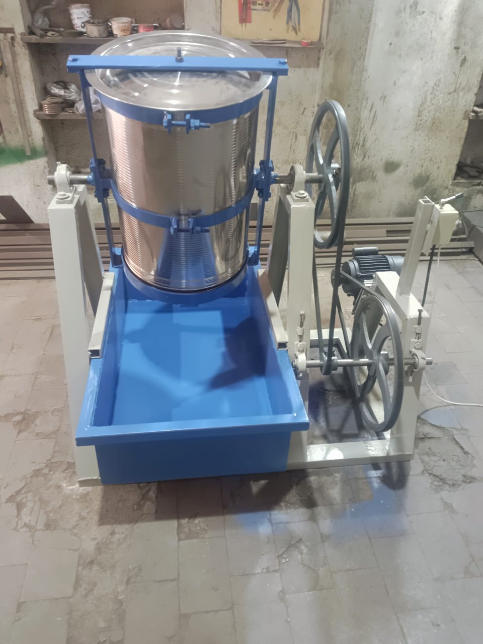 PLASTIC GRANULES AND COLOR AND POWEDRS AND OTHER PROCUDT MIXER MACHINE