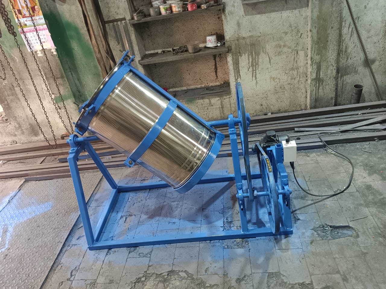 PLASTIC GRANULES AND COLOR AND POWEDRS AND OTHER PROCUDT MIXER MACHINE