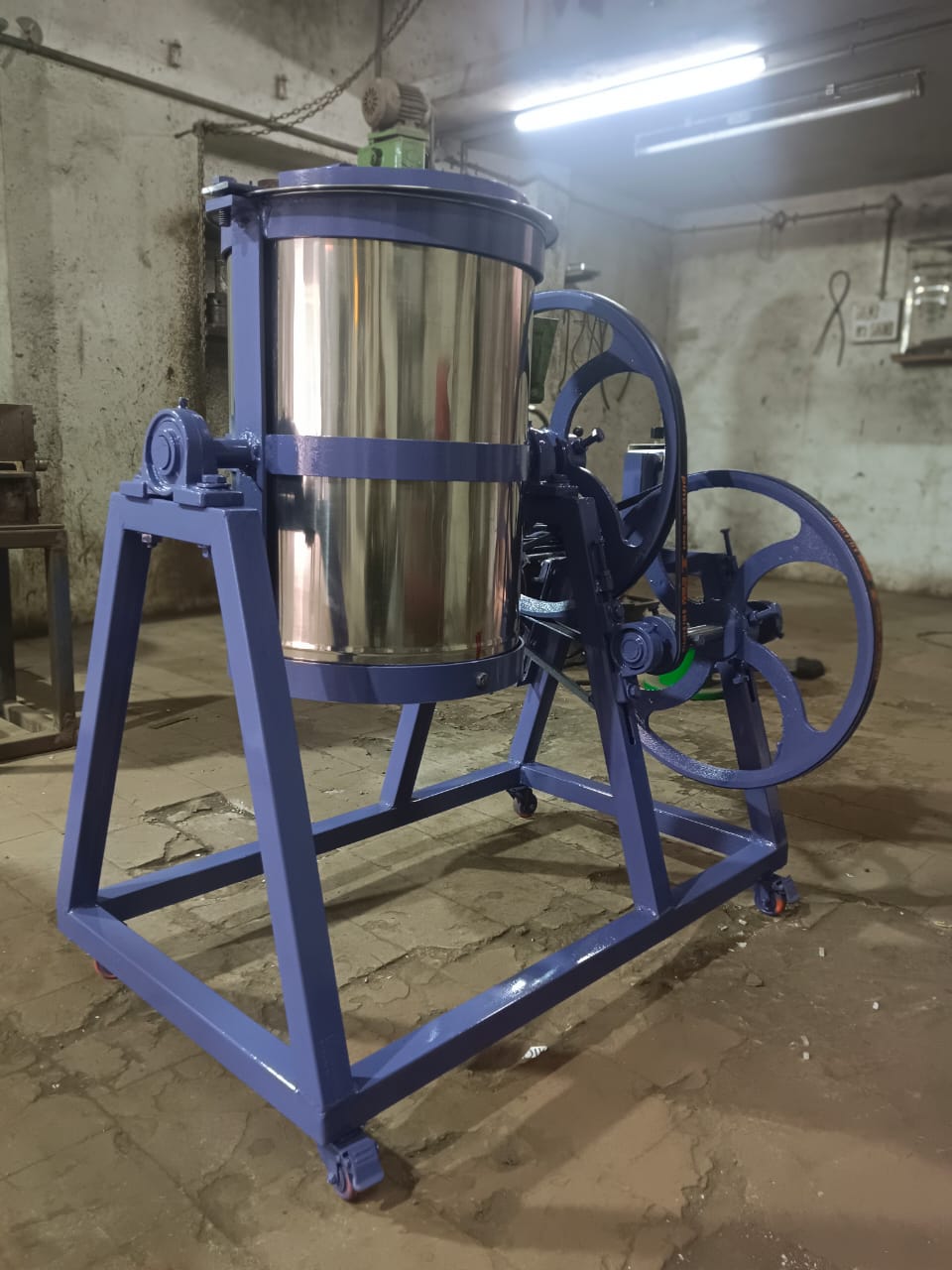 PLASTIC GRANULES AND COLOR AND POWEDRS AND OTHER PROCUDT MIXER MACHINE